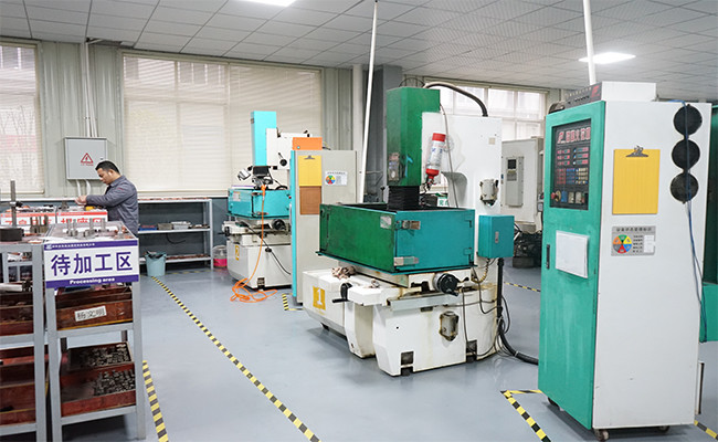 Hunan Meicheng Ceramic Technology Co., Ltd. कारखाना उत्पादन लाइन